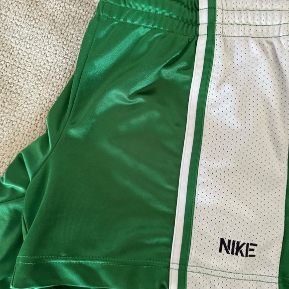 Nike Green Athletic Shorts - Picture 3 of 4